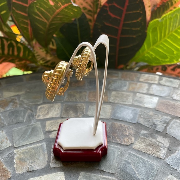 Givenchy VTG 18K gold plated clip earrings - Picture 3 of 14